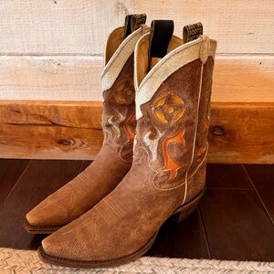 Justin Cowboy Boots leather brown inlay patterned antique leather snip toe